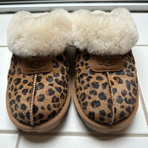 Uggs slippers - Size 9